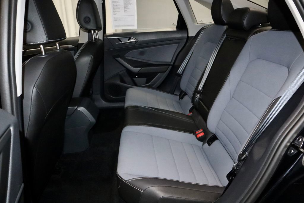 Used 2025 Volkswagen Jetta SE image 21