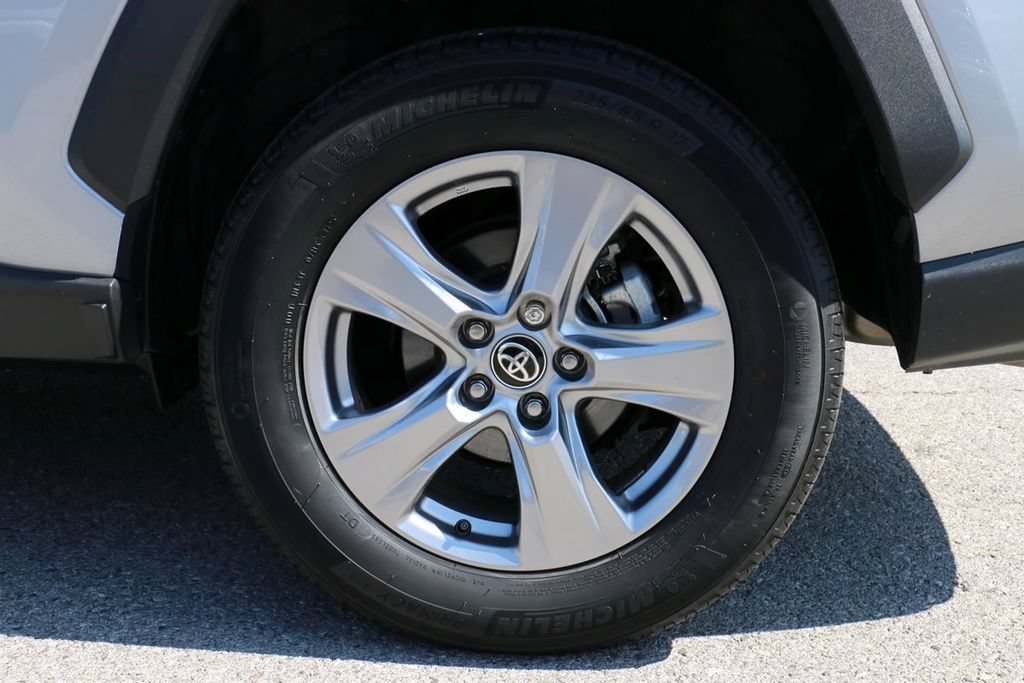 Used 2025 Toyota RAV4 XLE AWD/4WD image 10