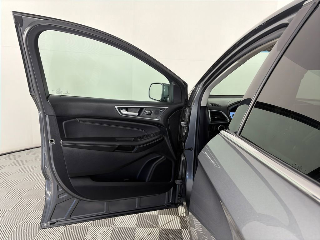 Certified 2024 Ford Edge Titanium AWD/4WD image 10