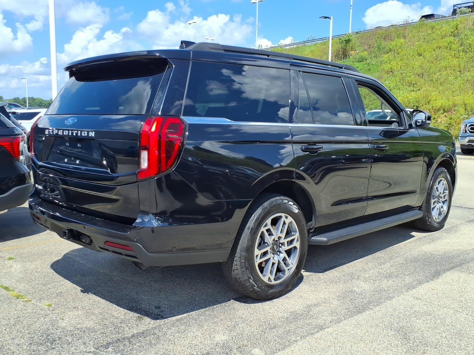 Certified 2025 Ford Expedition Active AWD/4WD image 5