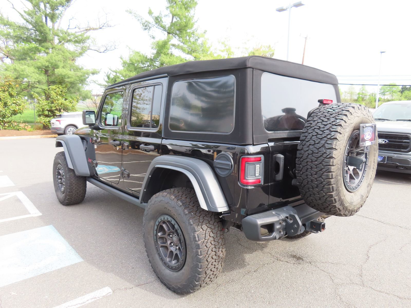 Used 2022 Jeep Wrangler Unlimited Rubicon w/ Xtreme Recon 35" Tire Package image 3