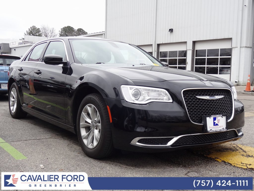 Used 2023 Chrysler 300 Touring image 5