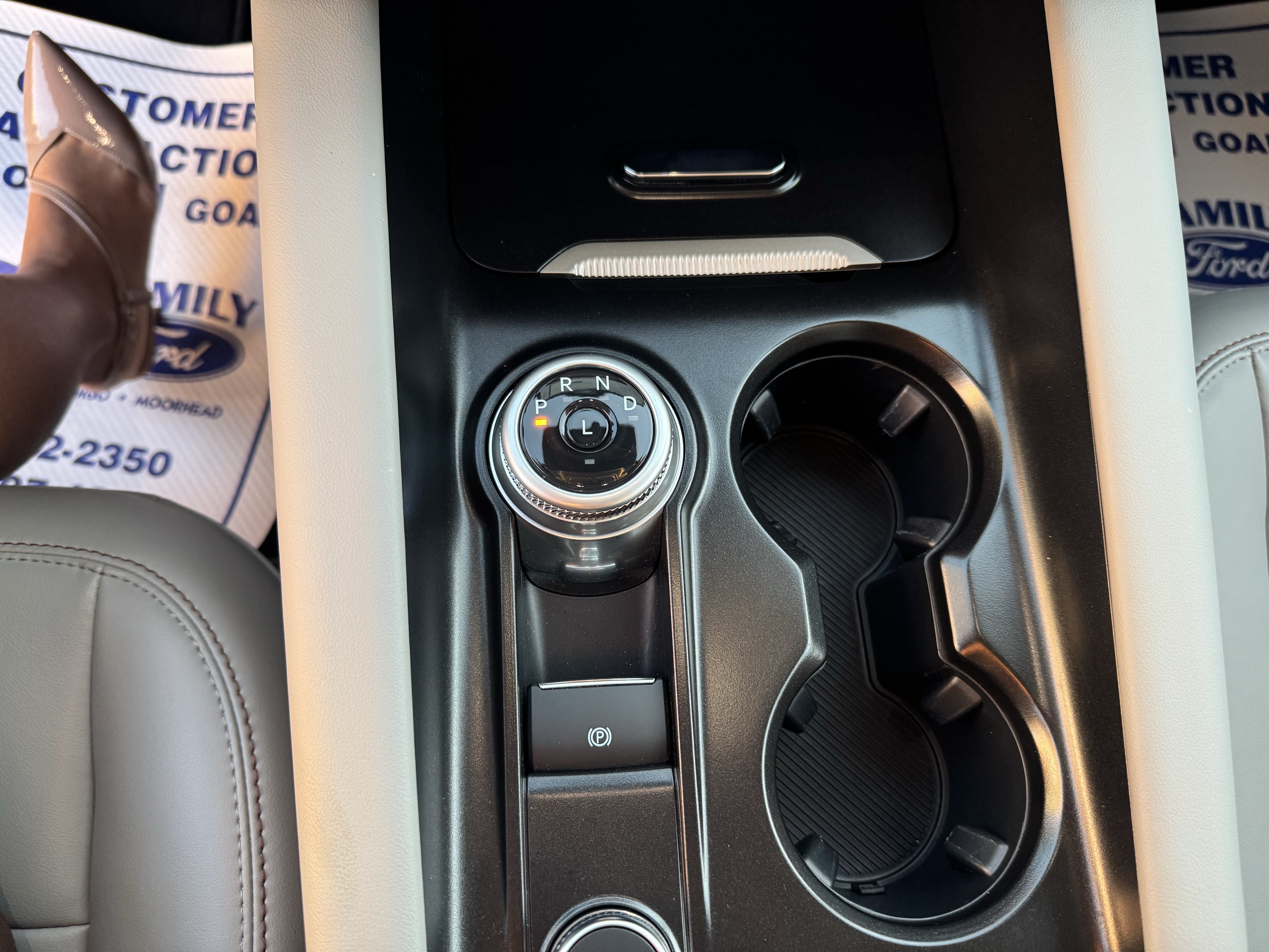 Certified 2025 Ford Explorer Active w/ Active Comfort Package AWD/4WD image 17