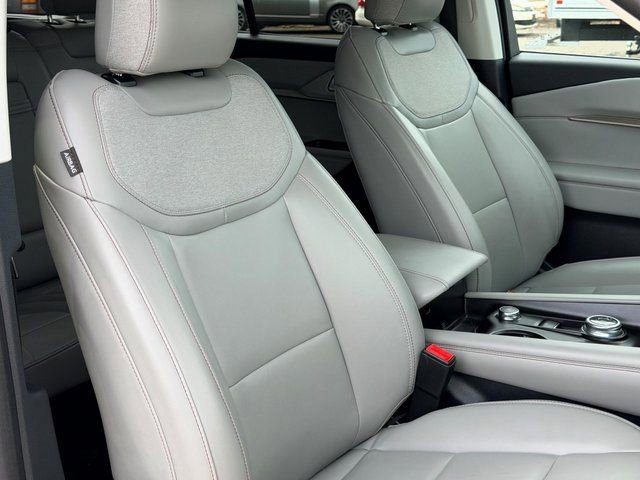 Certified 2025 Ford Explorer Active w/ Active Comfort Package image 29