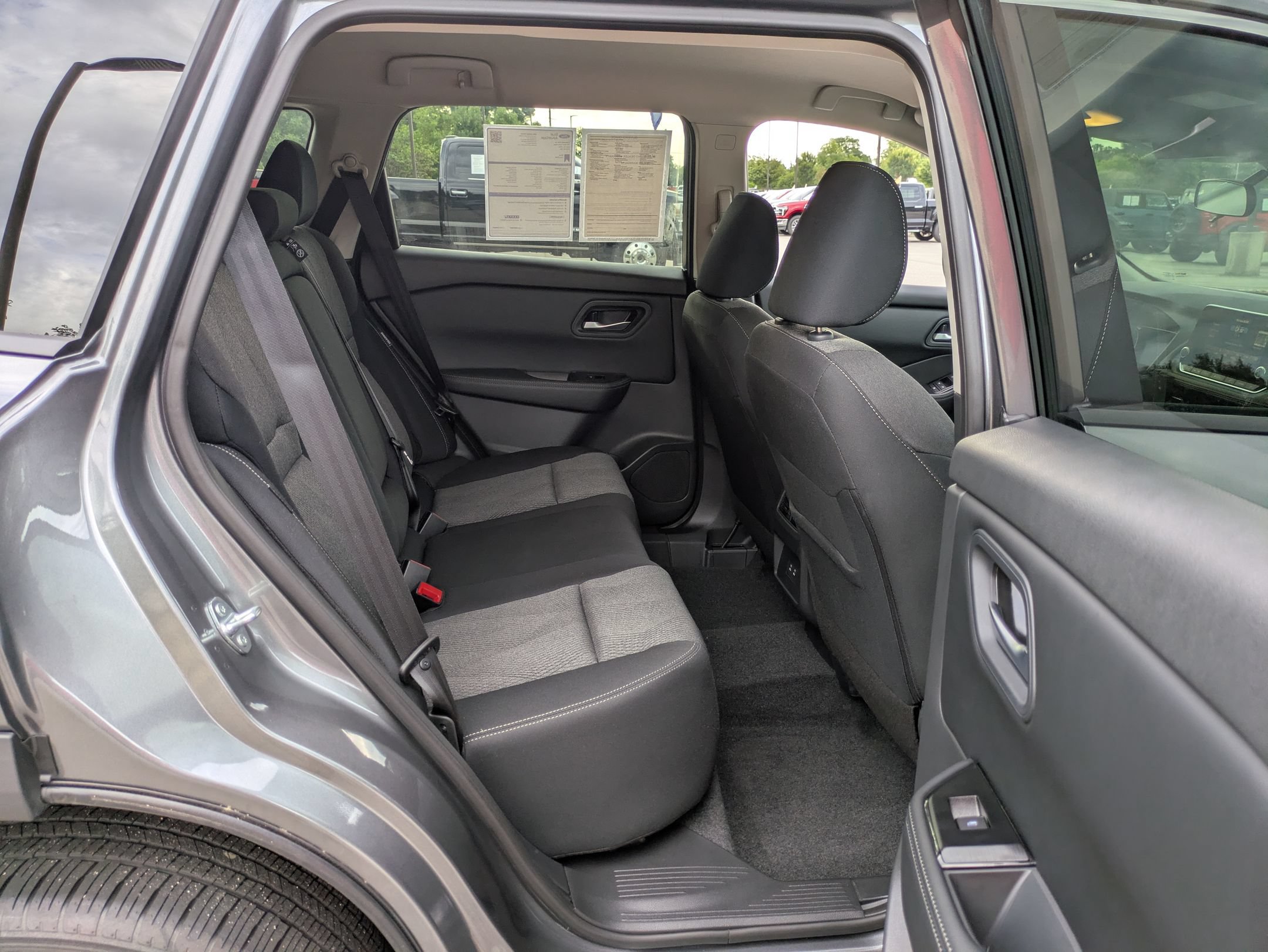 Used 2026 Nissan Rogue SV FWD image 33