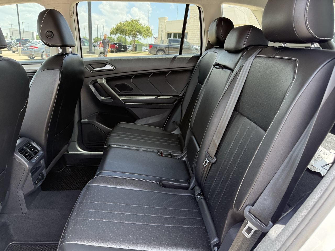 Used 2022 Volkswagen Tiguan SE AWD/4WD image 27