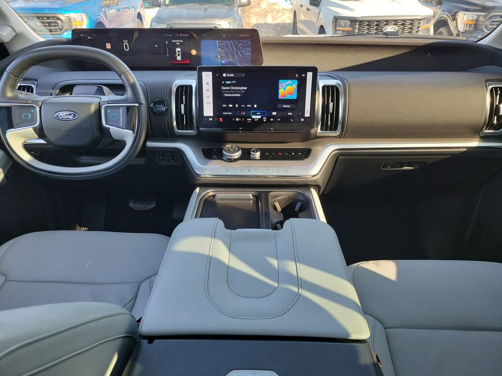 Certified 2025 Ford Expedition Max Platinum image 11