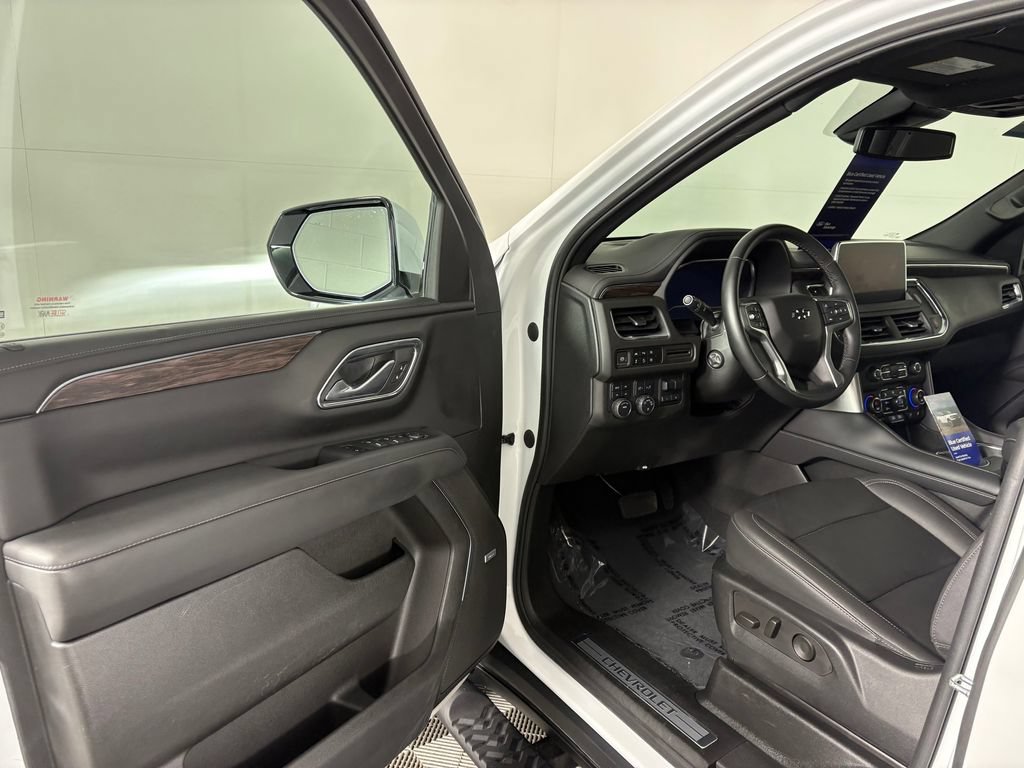 Used 2023 Chevrolet Tahoe Z71 w/ Luxury Package AWD/4WD image 12