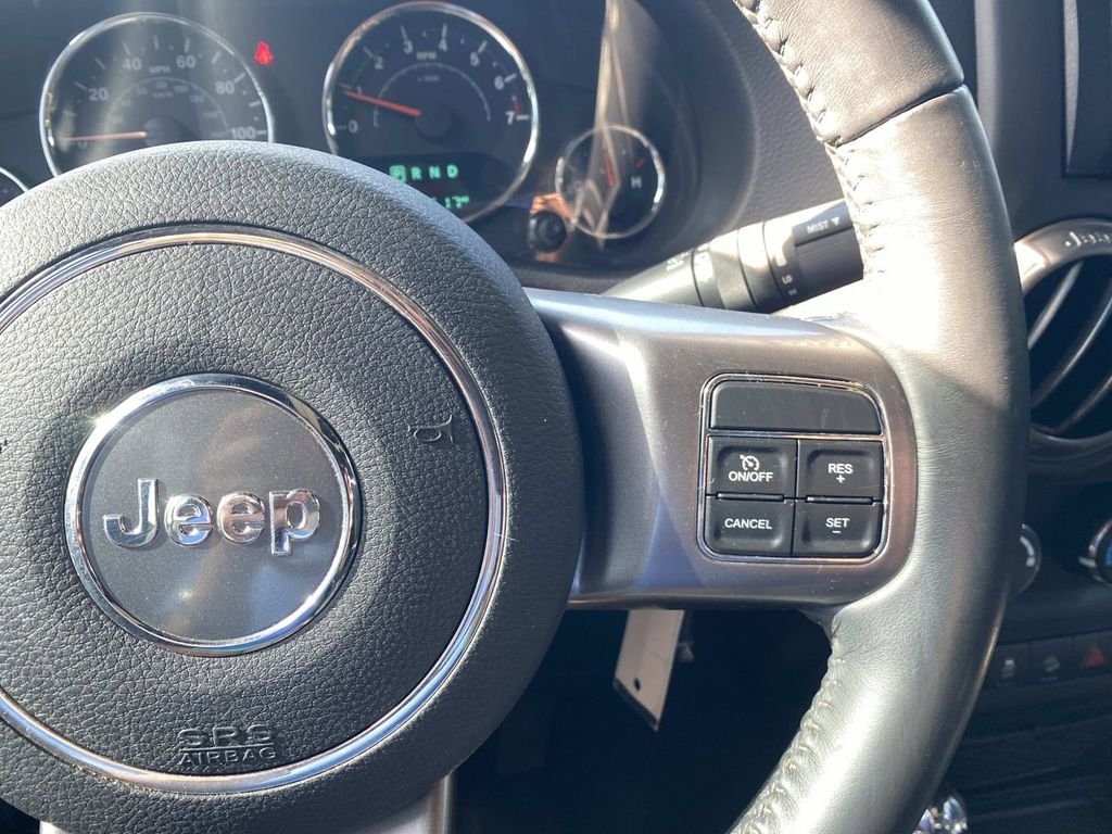 Used 2018 Jeep Wrangler Unlimited Sahara AWD/4WD image 33