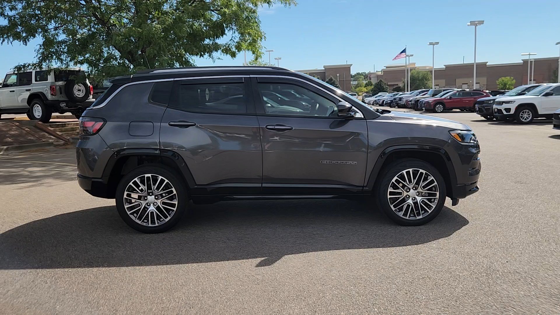 Used 2022 Jeep Compass Limited w/ Elite Group AWD/4WD image 11