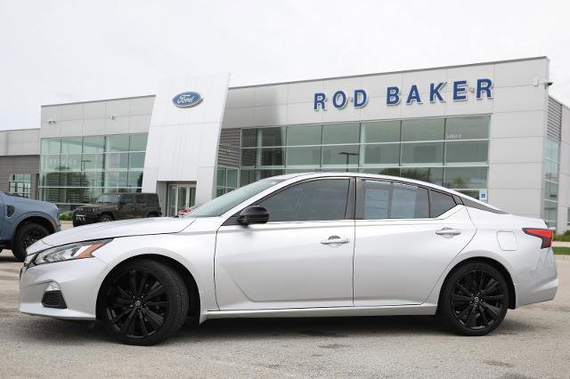Used 2020 Nissan Altima 2.5 SR w/ Premium Package FWD image 3