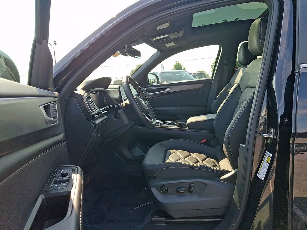 Used 2025 Volkswagen Atlas Cross Sport SE AWD/4WD image 13