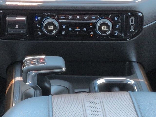 Used 2024 Chevrolet Silverado 1500 High Country w/ Technology Package AWD/4WD image 19