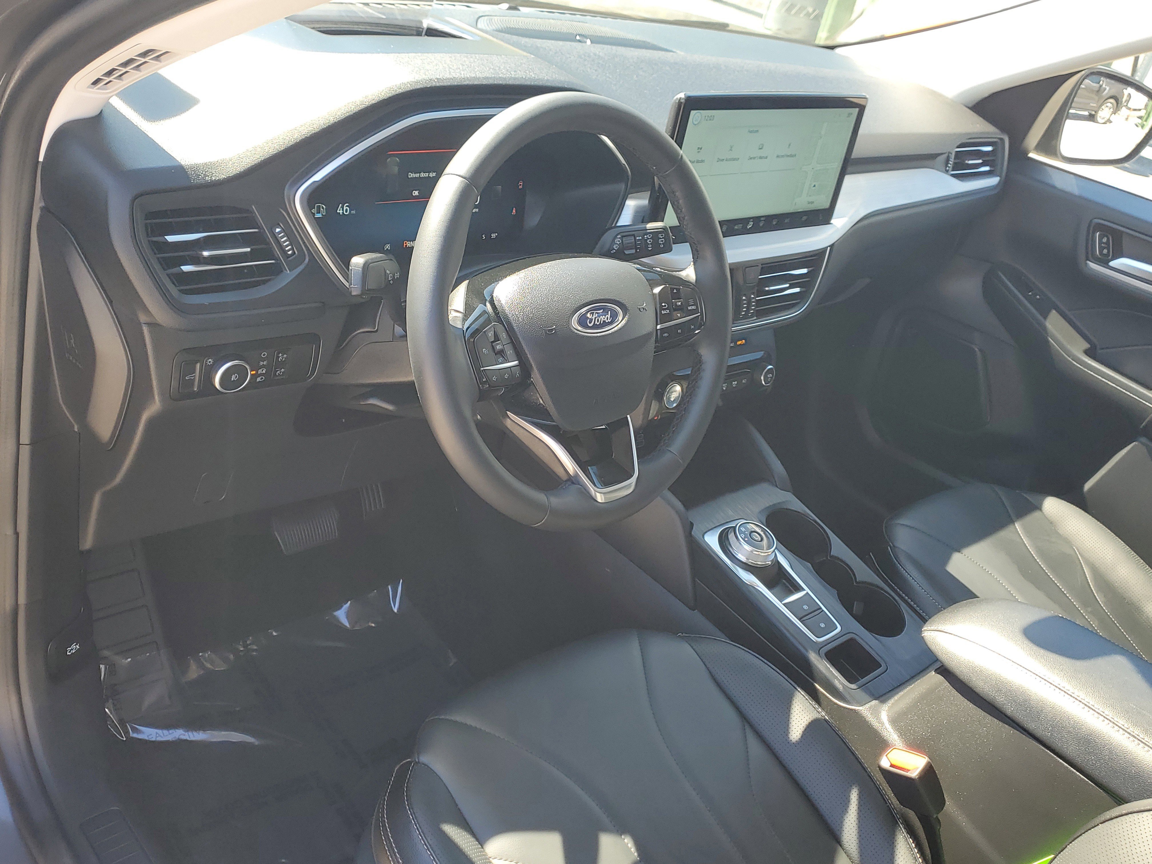 Certified 2025 Ford Escape Platinum w/ Premium Technology Package image 22