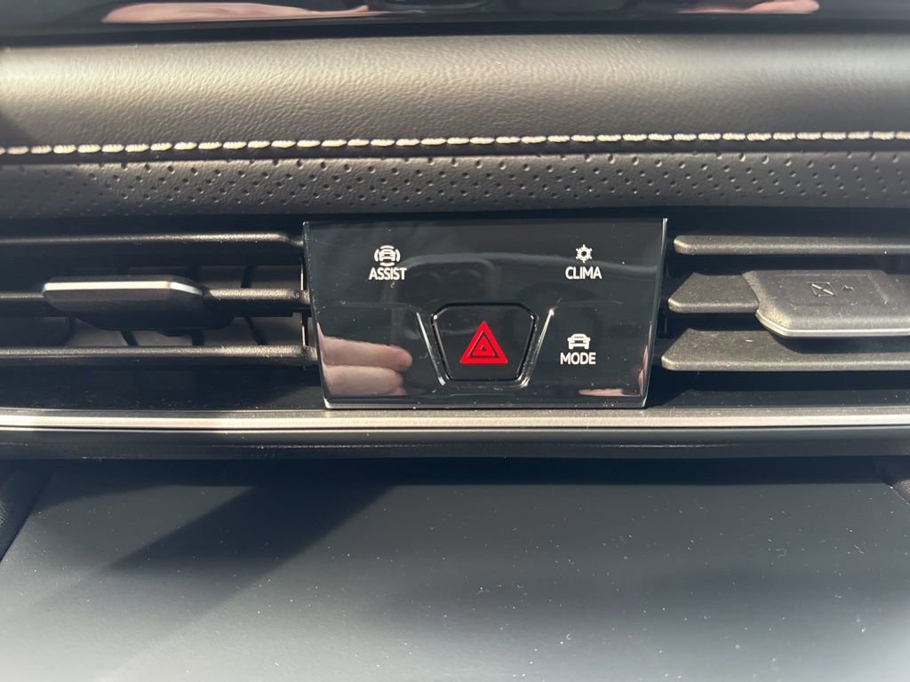 Used 2024 Volkswagen Atlas SE image 26