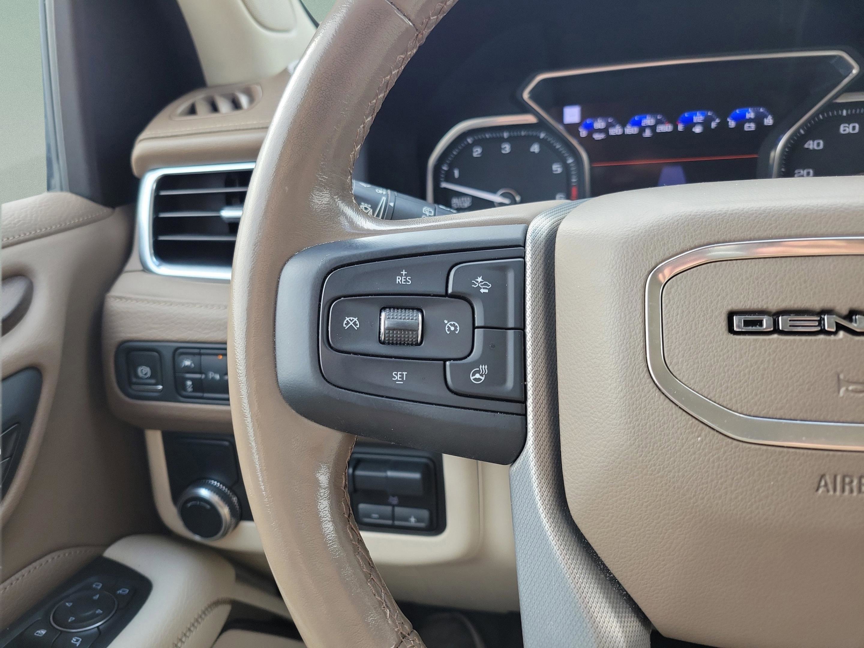 Used 2021 GMC Yukon Denali w/ Denali Premium Package image 12