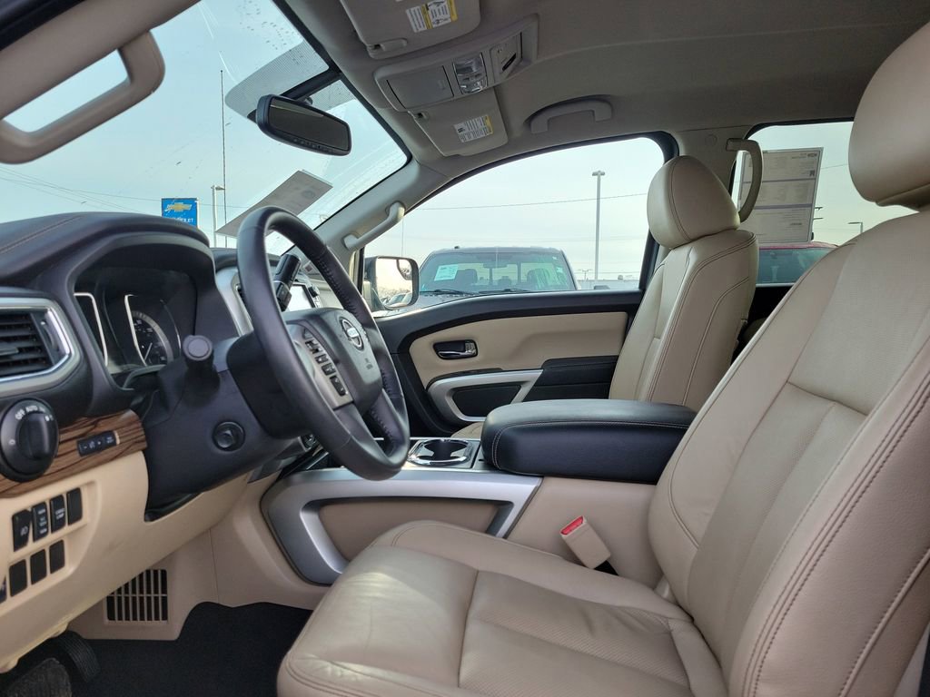 Used 2017 Nissan Titan SL image 16