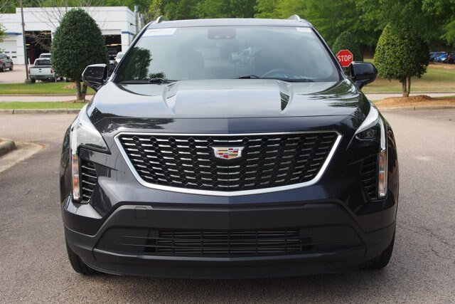 Used 2023 Cadillac XT4 Luxury w/ Cold Weather Package FWD image 2