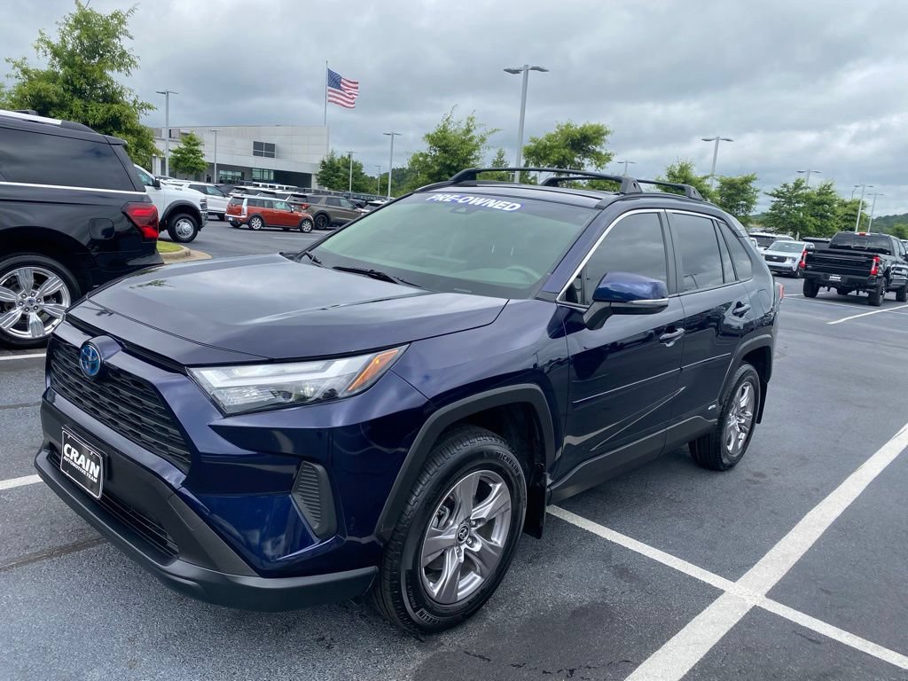 Used 2022 Toyota RAV4 XLE w/ Convenience Package AWD/4WD image 3