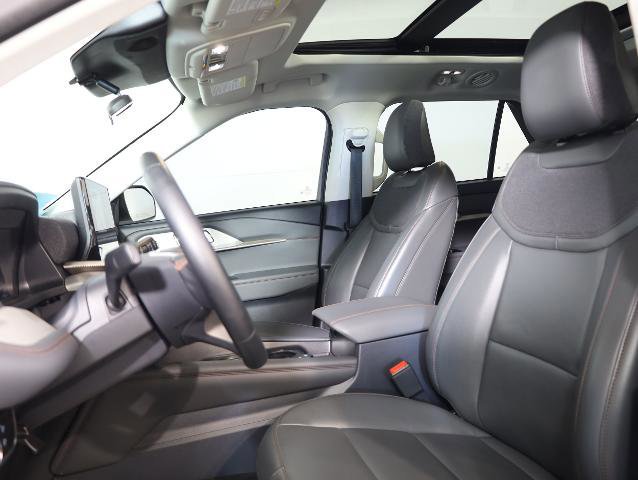 Certified 2025 Ford Explorer Active w/ Active Comfort Package image 8