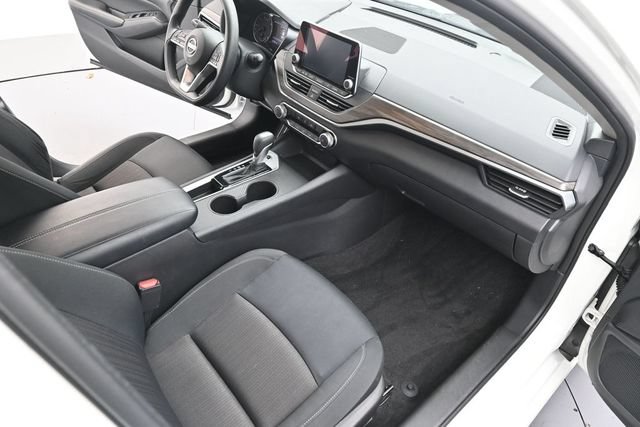 Used 2025 Nissan Altima 2.5 SV FWD image 27