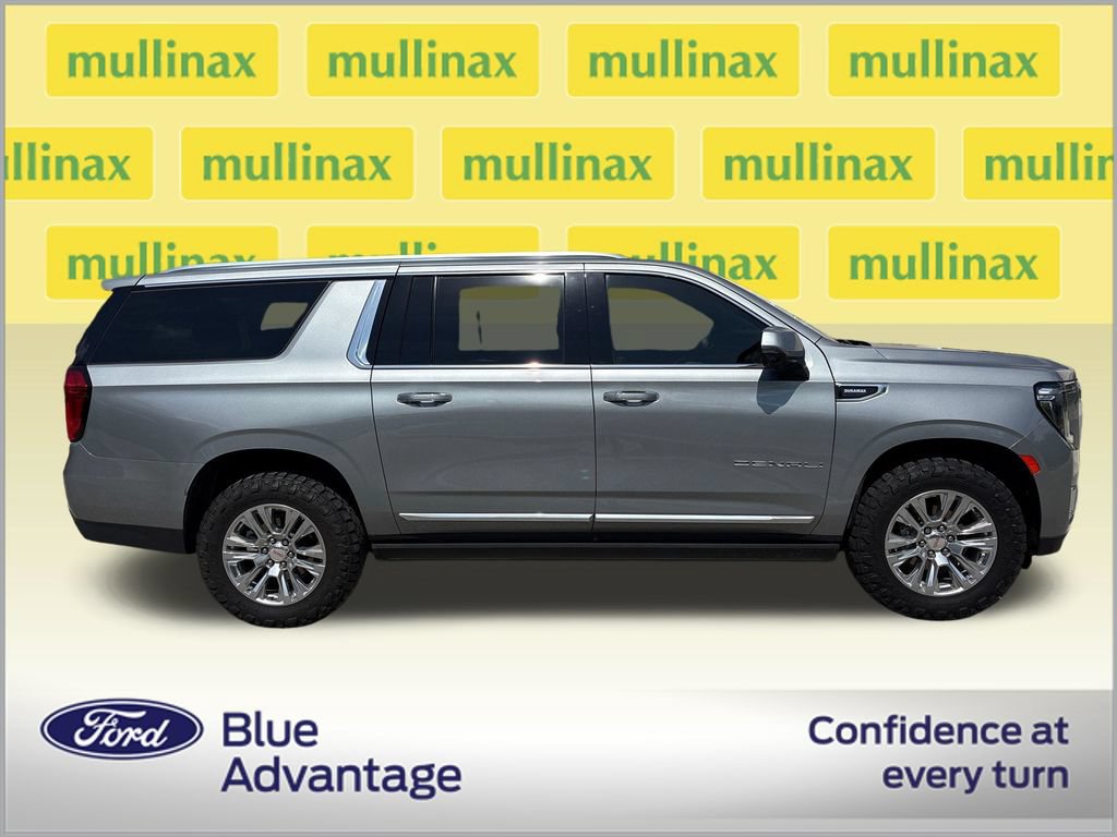 Used 2023 GMC Yukon XL Denali AWD/4WD image 2