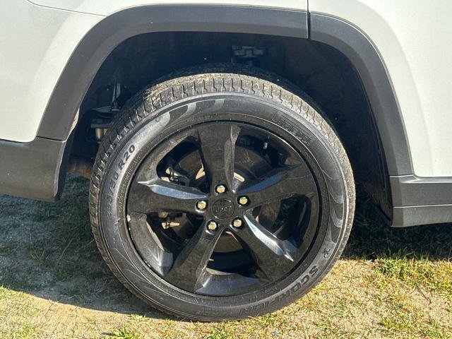 Used 2023 Jeep Grand Cherokee L Limited w/ Black Appearance Package AWD/4WD image 14