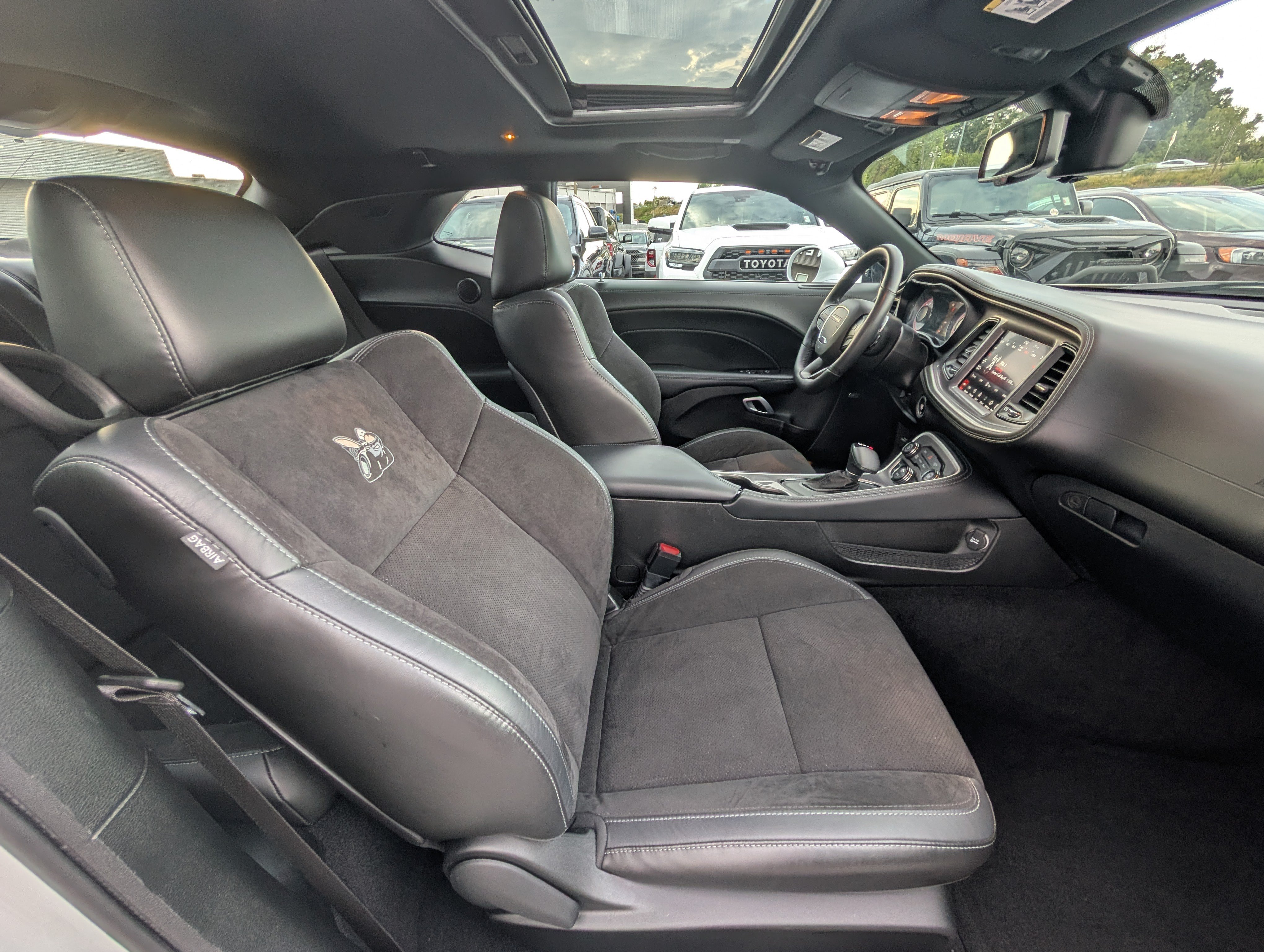 Used 2022 Dodge Challenger R/T Scat Pack RWD image 12