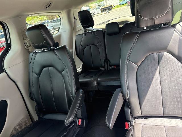 Used 2023 Chrysler Pacifica Touring-L FWD image 24