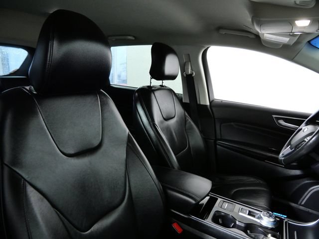 Certified 2019 Ford Edge Titanium w/ Cold Weather Package AWD/4WD image 12