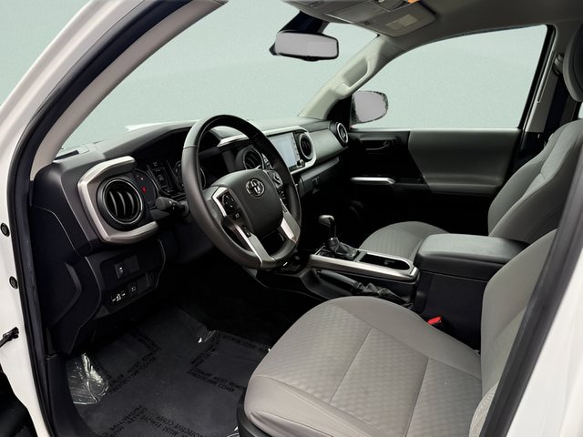 Used 2021 Toyota Tacoma SR5 AWD/4WD image 4