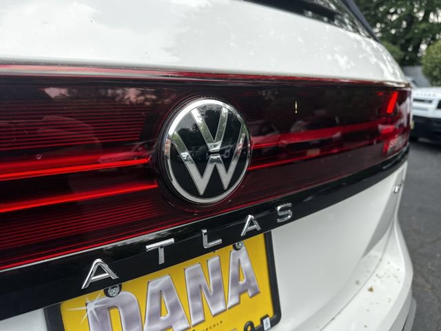 Used 2024 Volkswagen Atlas Peak Edition SE AWD/4WD image 47