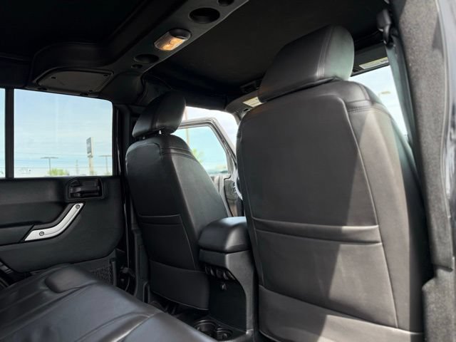 Used 2018 Jeep Wrangler Unlimited Sahara AWD/4WD image 17