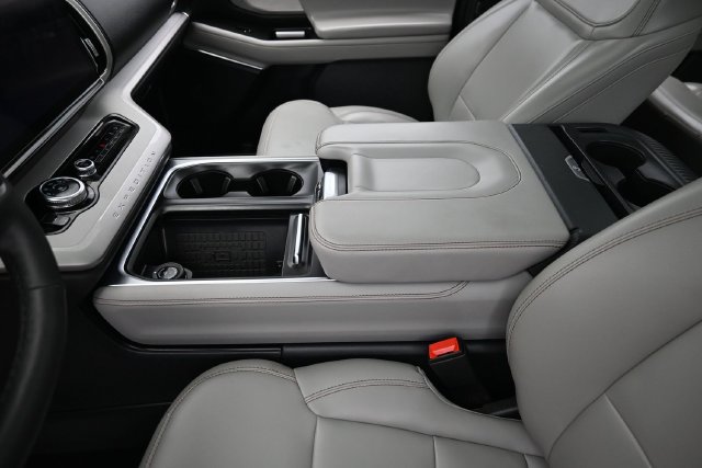 Certified 2025 Ford Expedition Active AWD/4WD image 27