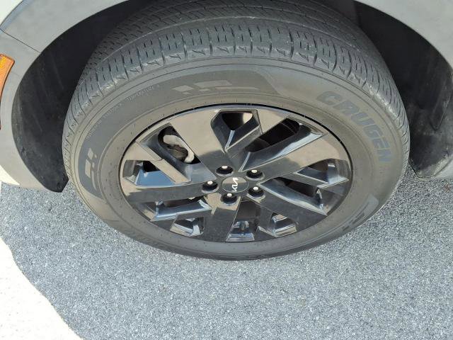 Used 2023 Kia Sorento S w/ Panoramic Sunroof Package AWD/4WD image 5