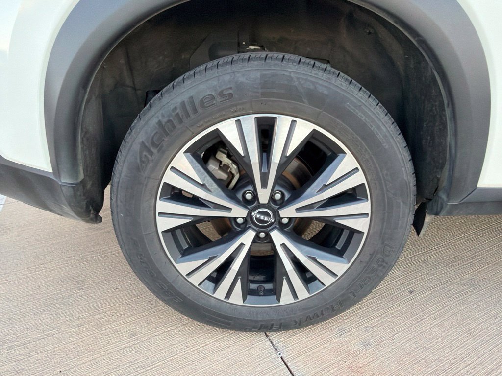 Used 2023 Nissan Rogue SV FWD image 11