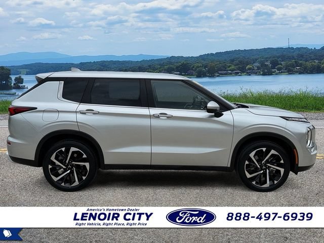 Used 2023 Mitsubishi Outlander SE FWD image 2