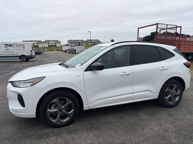Certified 2023 Ford Escape ST-Line w/ Tech Pack #1 AWD/4WD image 1