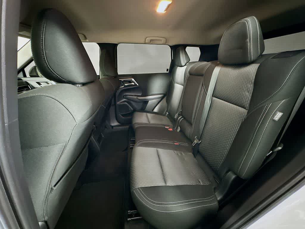 Used 2024 Mitsubishi Outlander ES FWD image 14
