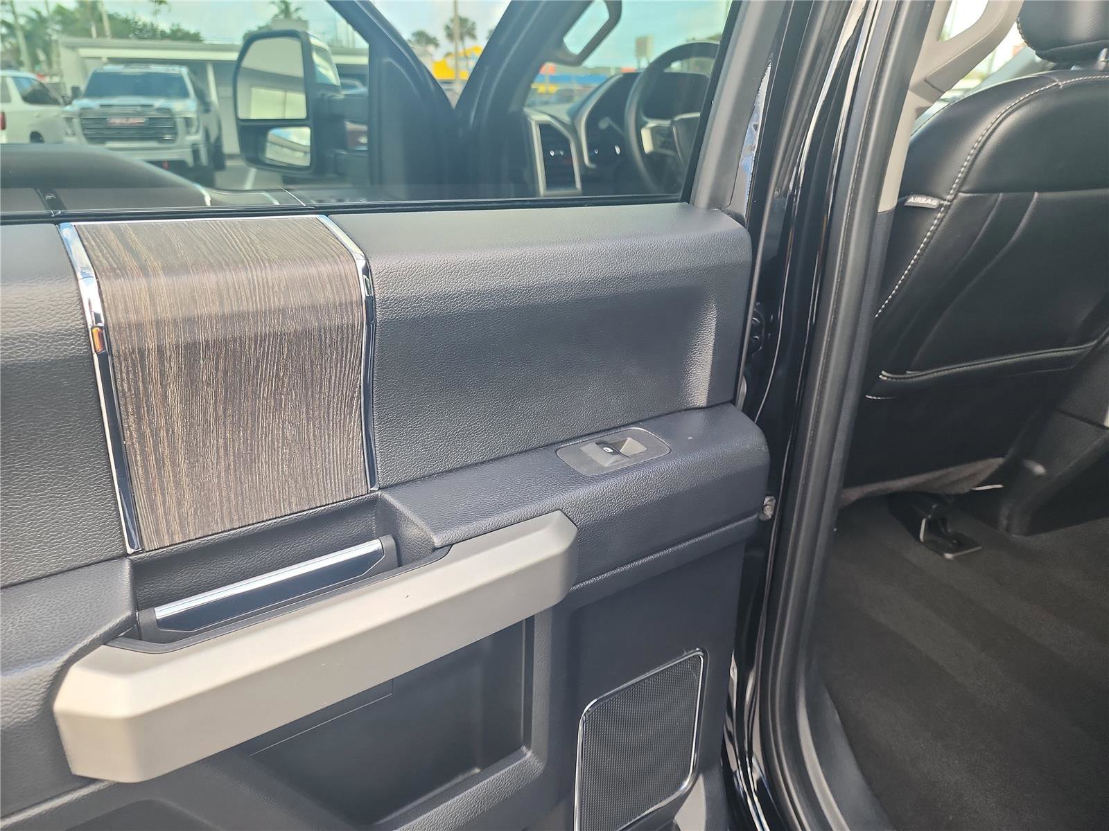 Certified 2020 Ford F250 Lariat w/ Chrome Package image 16