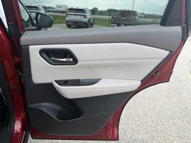 Used 2023 Nissan Rogue SL AWD/4WD image 33