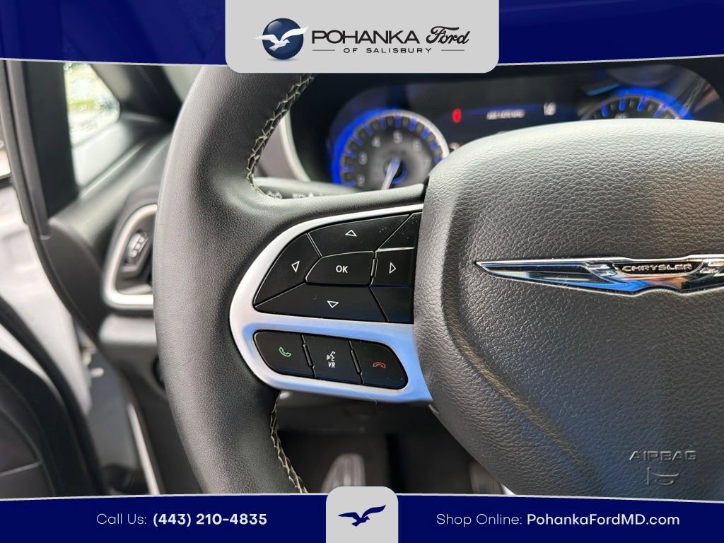 Used 2025 Chrysler Pacifica Select FWD image 15