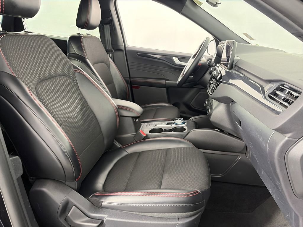 Certified 2025 Ford Escape ST-Line Select AWD/4WD image 29