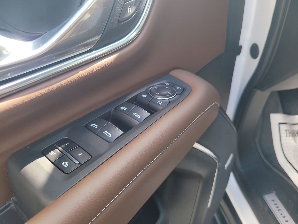 Used 2023 Chevrolet Suburban High Country image 11