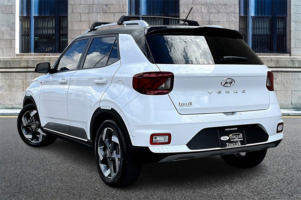 Used 2023 Hyundai Venue Limited image 10