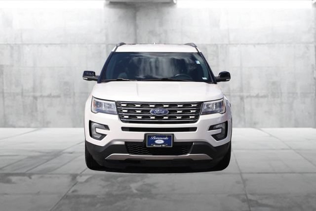 Certified 2017 Ford Explorer XLT FWD image 4