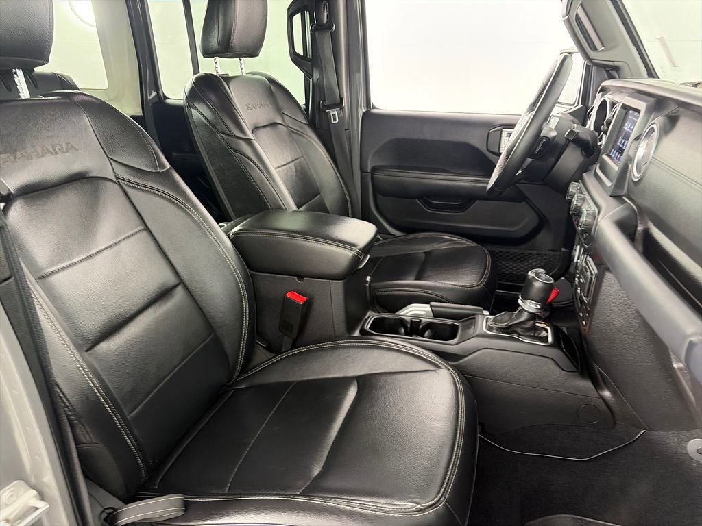 Used 2018 Jeep Wrangler Unlimited Sahara w/ Cold Weather Group AWD/4WD image 33