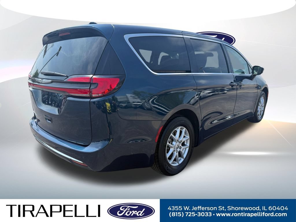 Used 2024 Chrysler Pacifica Touring-L FWD image 9