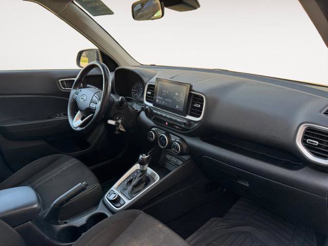 Used 2022 Hyundai Venue SEL image 15