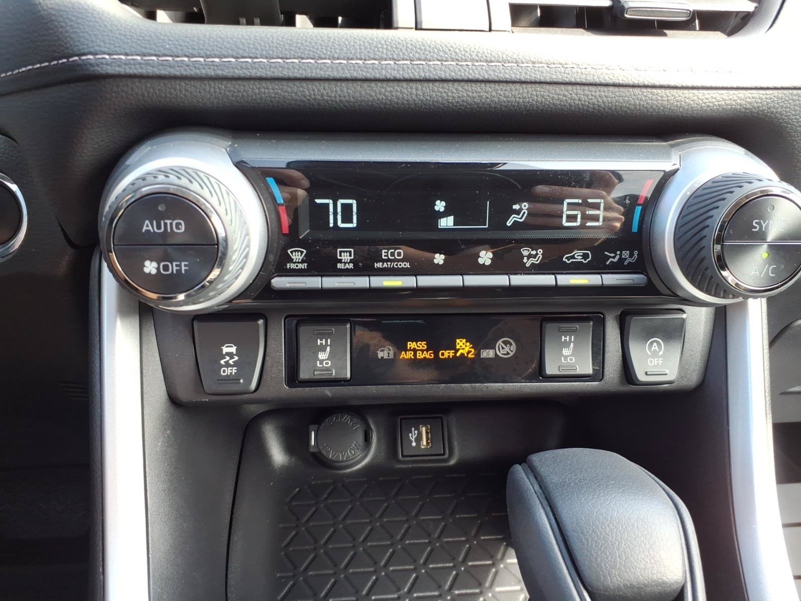 Used 2024 Toyota RAV4 XLE w/ Convenience Package FWD image 21